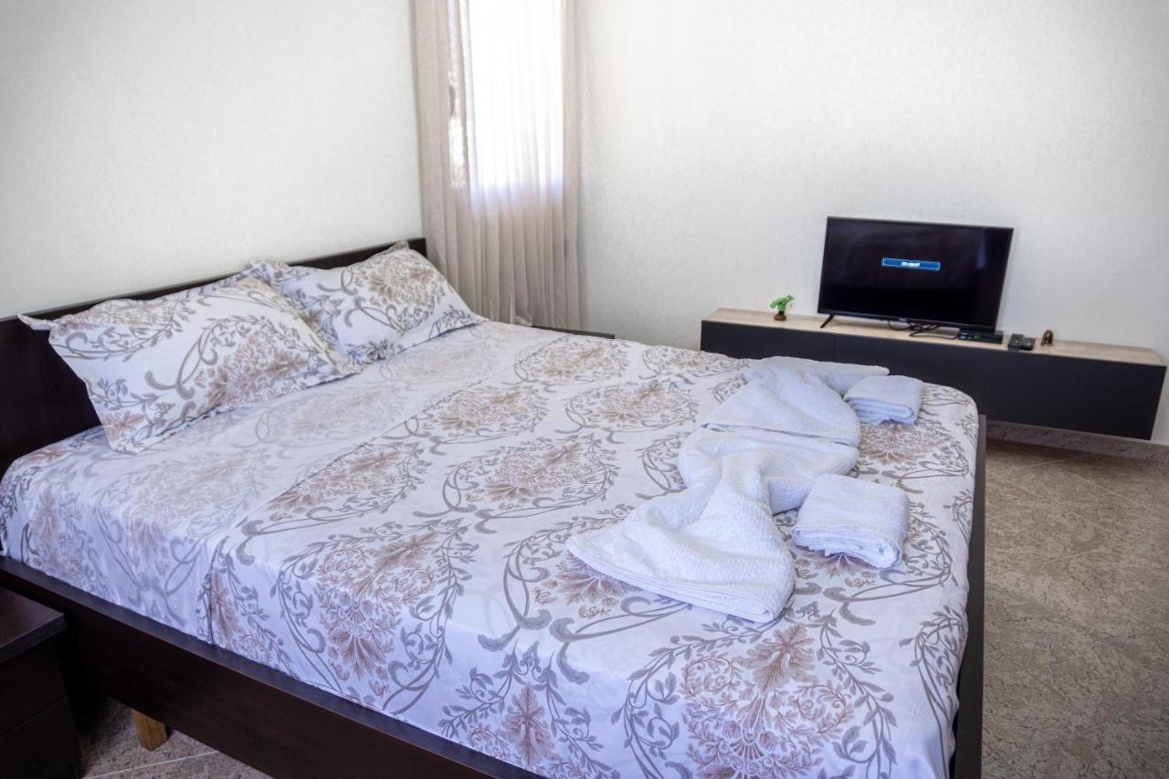 City Center Two Private Bedrooms Near Scanderbeg Square On Shared Apartment 地拉那 外观 照片