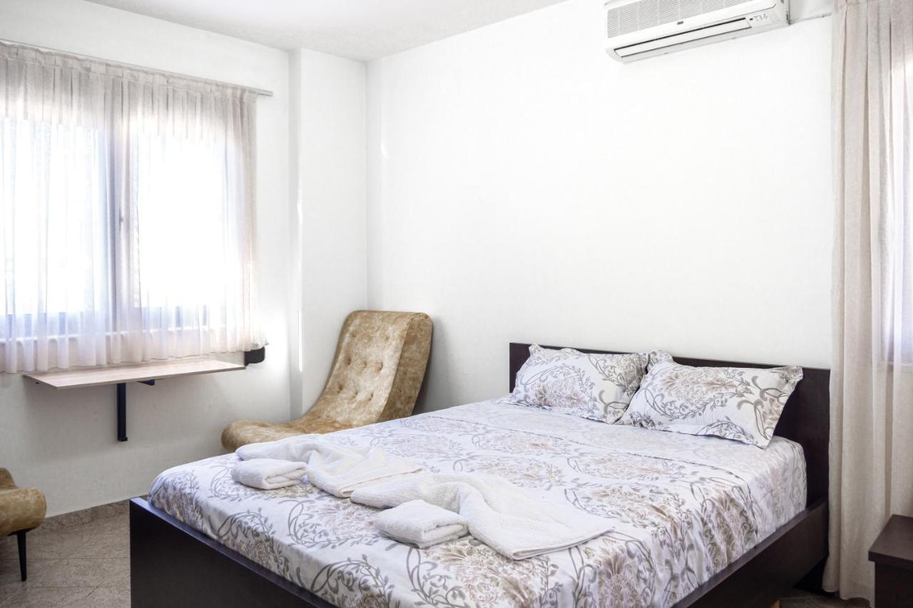 City Center Two Private Bedrooms Near Scanderbeg Square On Shared Apartment 地拉那 外观 照片