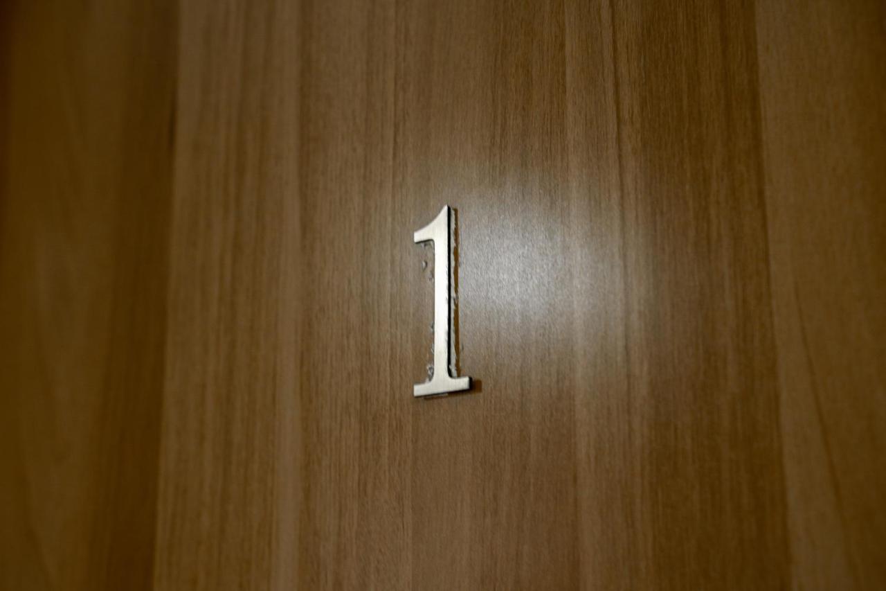 City Center Two Private Bedrooms Near Scanderbeg Square On Shared Apartment 地拉那 外观 照片