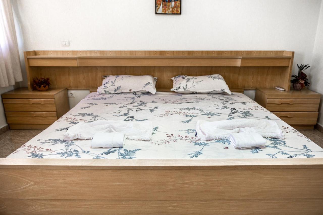 City Center Two Private Bedrooms Near Scanderbeg Square On Shared Apartment 地拉那 外观 照片