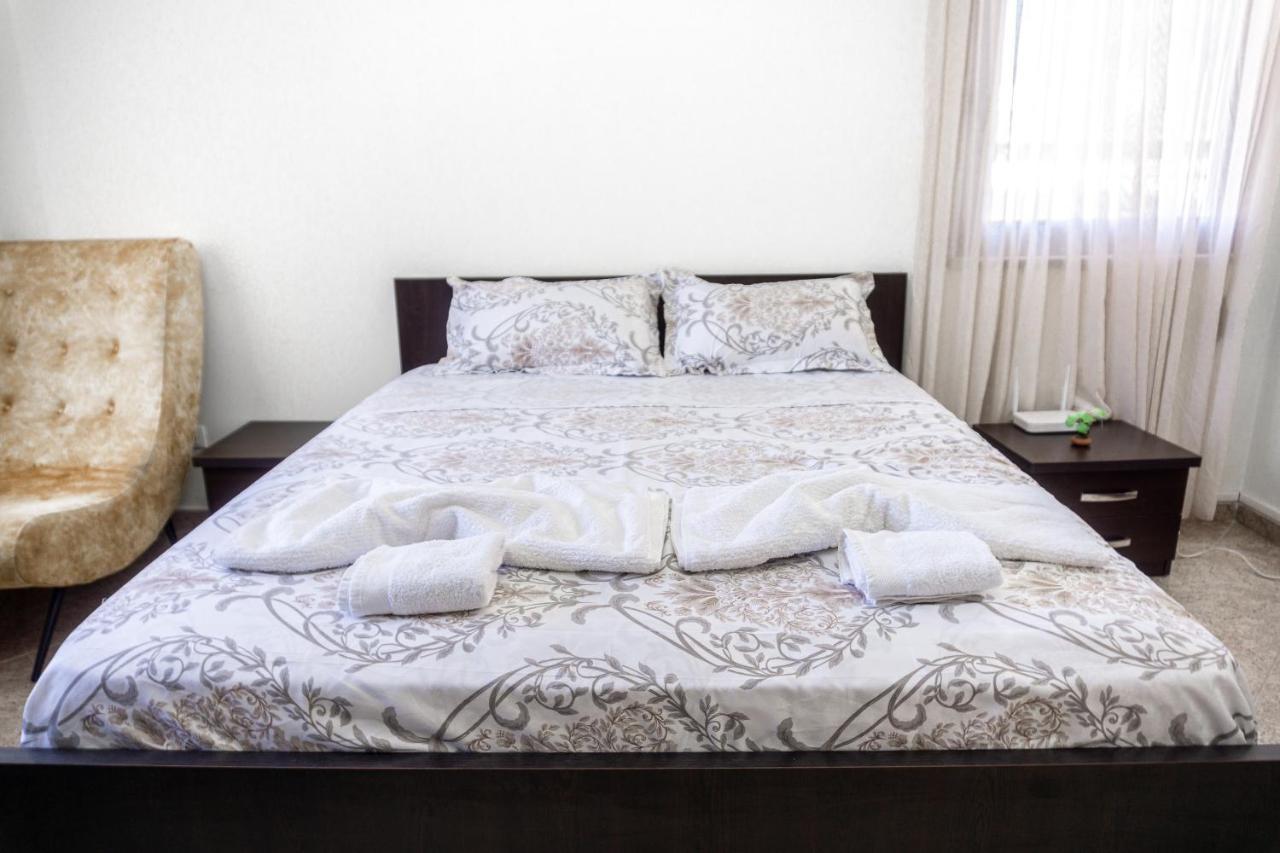 City Center Two Private Bedrooms Near Scanderbeg Square On Shared Apartment 地拉那 外观 照片