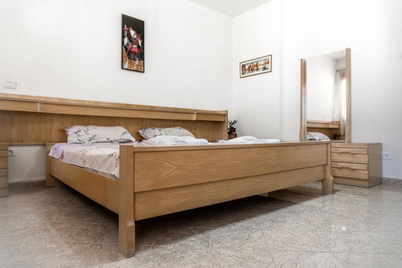 City Center Two Private Bedrooms Near Scanderbeg Square On Shared Apartment 地拉那 外观 照片