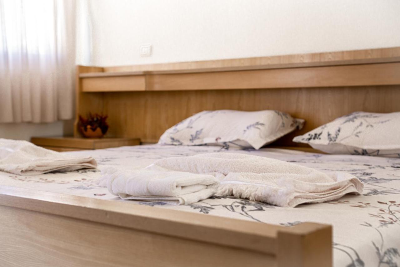 City Center Two Private Bedrooms Near Scanderbeg Square On Shared Apartment 地拉那 外观 照片