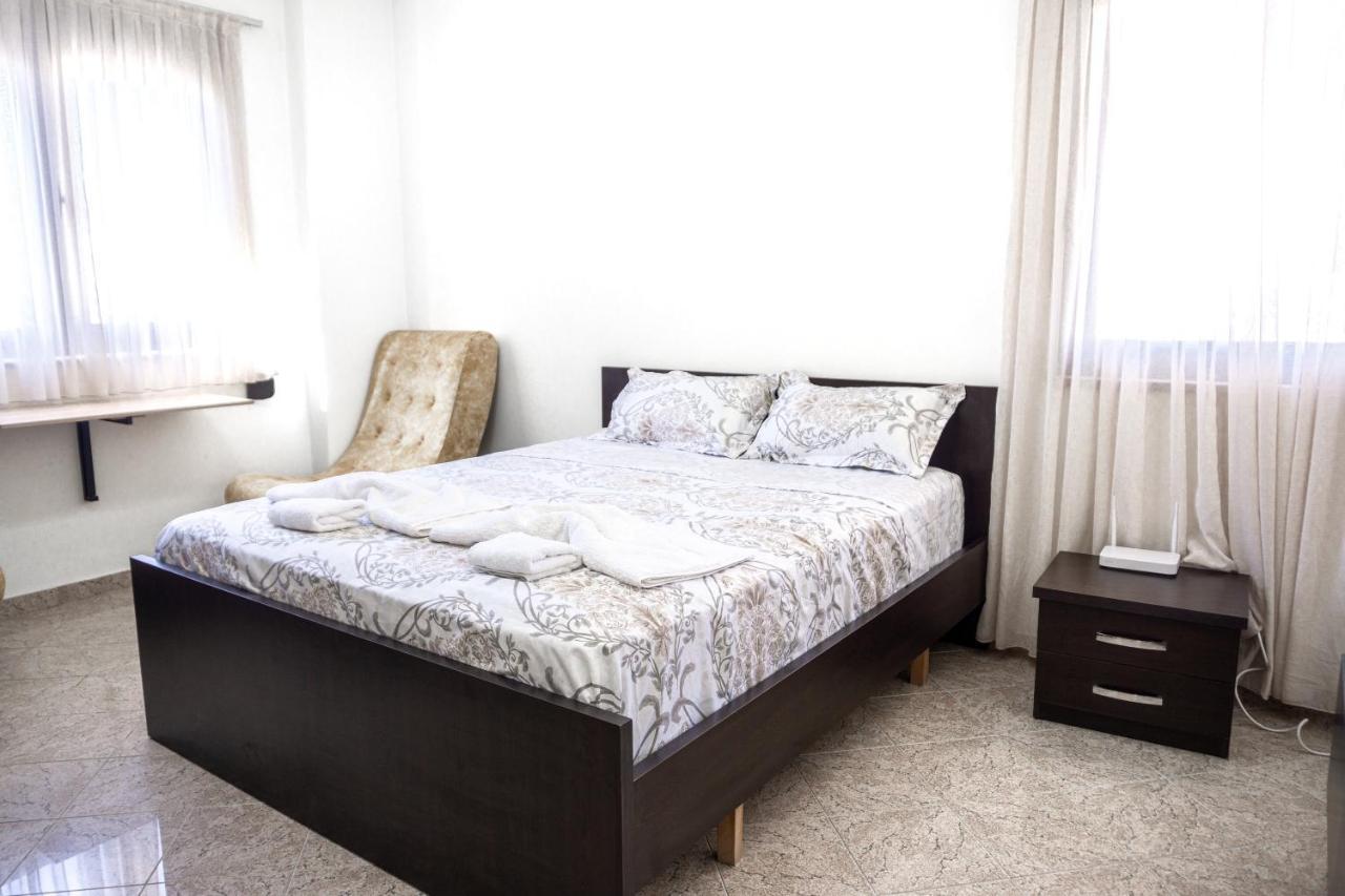 City Center Two Private Bedrooms Near Scanderbeg Square On Shared Apartment 地拉那 外观 照片