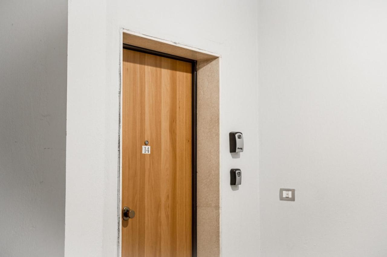 City Center Two Private Bedrooms Near Scanderbeg Square On Shared Apartment 地拉那 外观 照片